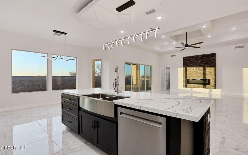 5696 RIO BONITO Circle, El Paso, TX 79932, 5 Habitaciones Habitaciones , ,3 BañosBaños,Residential,En Venta,5696 RIO BONITO Circle,915049