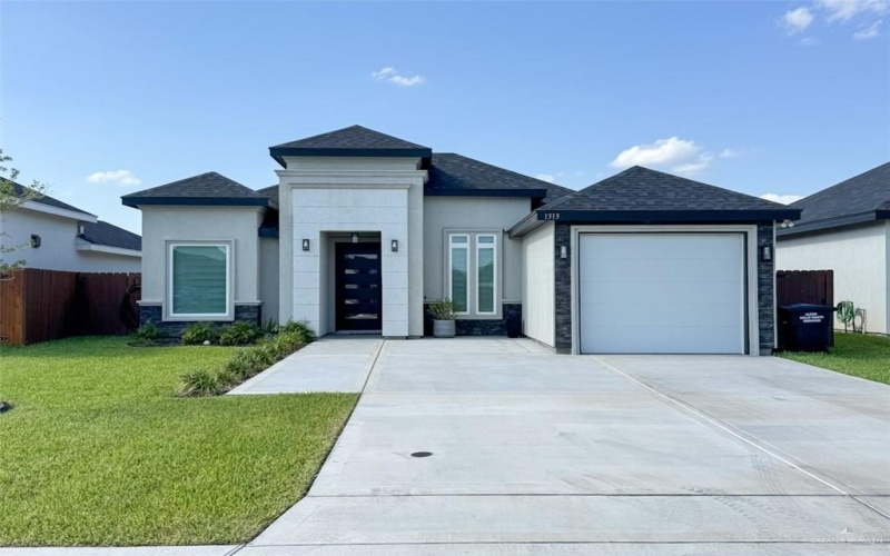 1313 W Dawes Avenue W, Alton, TX 78573, 3 Bedrooms Bedrooms, ,2 BathroomsBathrooms,Residential,For Sale,1313 W Dawes Avenue W,472769