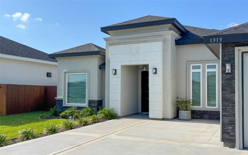 1313 W Dawes Avenue W, Alton, TX 78573, 3 Bedrooms Bedrooms, ,2 BathroomsBathrooms,Residential,For Sale,1313 W Dawes Avenue W,472769