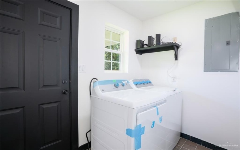 612 S 21st Street, Donna, TX 78537, 2 Bedrooms Bedrooms, ,2 BathroomsBathrooms,Residential,For Sale,612 S 21st Street,473053