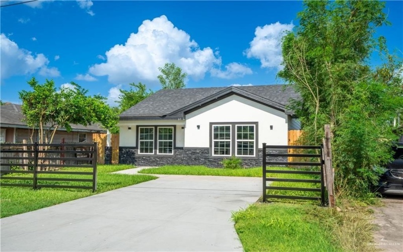 612 S 21st Street, Donna, TX 78537, 2 Bedrooms Bedrooms, ,2 BathroomsBathrooms,Residential,For Sale,612 S 21st Street,473053