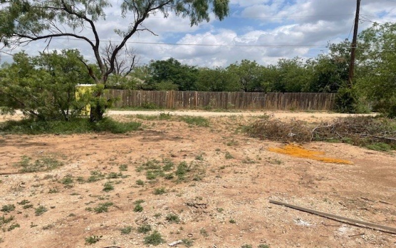 640 W Ave Y, San Angelo, TX 76903, 4 Bedrooms Bedrooms, ,2 BathroomsBathrooms,Residential,For Sale,640 W Ave Y,127731