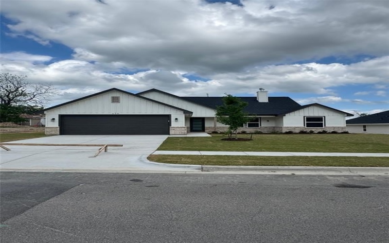 608 N MILL Street, Weatherford, TX 76086, 3 Habitaciones Habitaciones , ,2 BañosBaños,Residential,En Venta,608 N MILL Street,20894163
