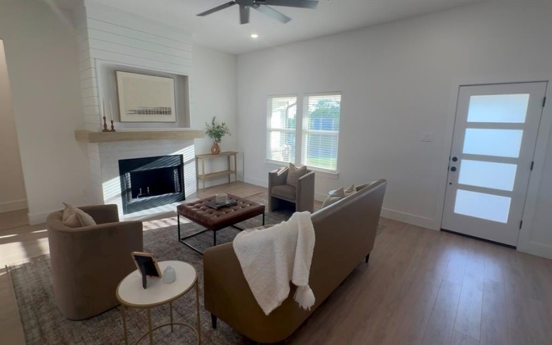 608 N MILL Street, Weatherford, TX 76086, 3 Habitaciones Habitaciones , ,2 BañosBaños,Residential,En Venta,608 N MILL Street,20894163