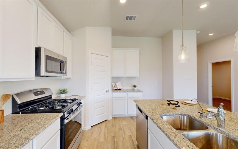 14050 Ladbroke Street, Pilot Point, TX 76258, 3 Bedrooms Bedrooms, ,2 BathroomsBathrooms,Residential,For Sale,14050 Ladbroke Street,0,20951273
