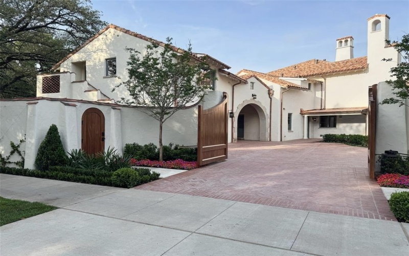 4400 Belfort Place, Highland Park, TX 75205, 5 Bedrooms Bedrooms, ,6 BathroomsBathrooms,Residential,For Sale,4400 Belfort Place,20954999
