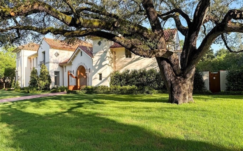 4400 Belfort Place, Highland Park, TX 75205, 5 Bedrooms Bedrooms, ,6 BathroomsBathrooms,Residential,For Sale,4400 Belfort Place,20954999