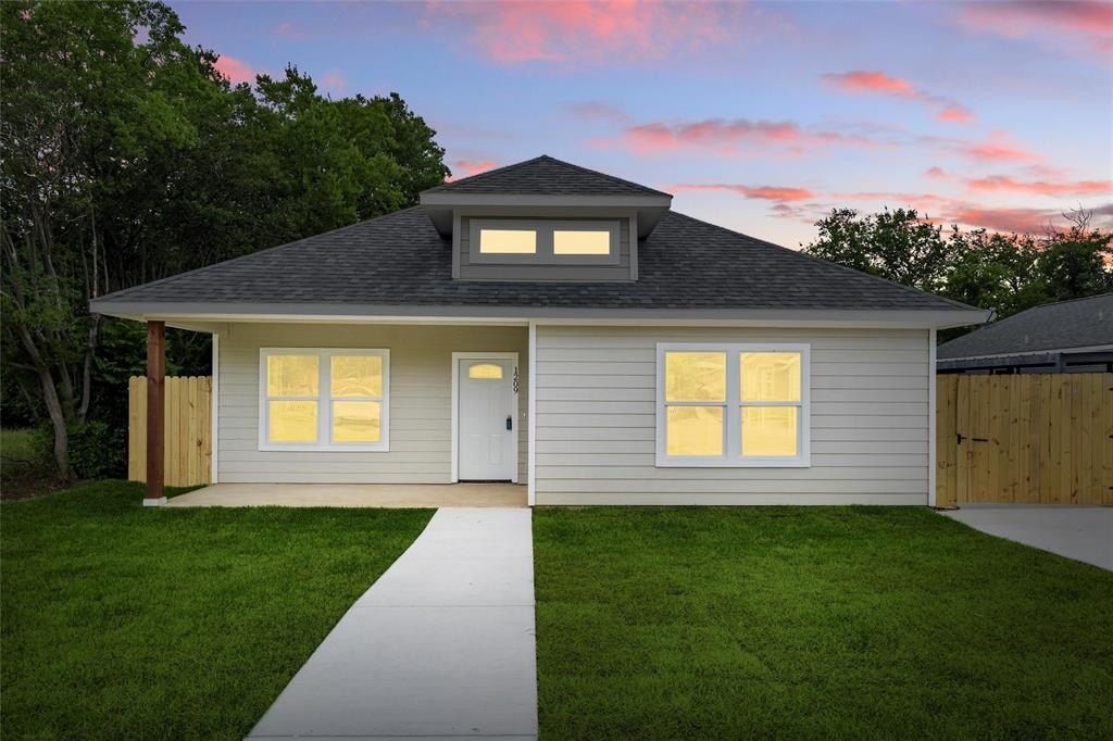 1209 E Annie Street, Fort Worth, TX 76104, 4 Bedrooms Bedrooms, ,2 BathroomsBathrooms,Residential,For Sale,1209 E Annie Street,20956805