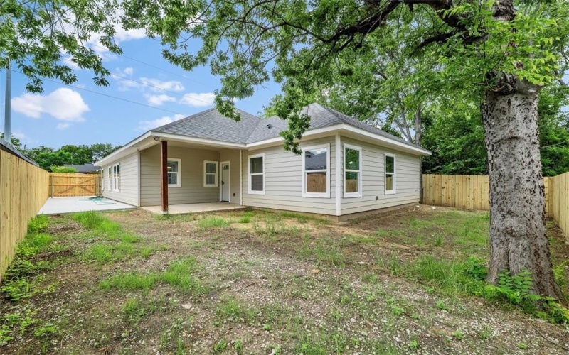 1209 E Annie Street, Fort Worth, TX 76104, 4 Bedrooms Bedrooms, ,2 BathroomsBathrooms,Residential,For Sale,1209 E Annie Street,20956805