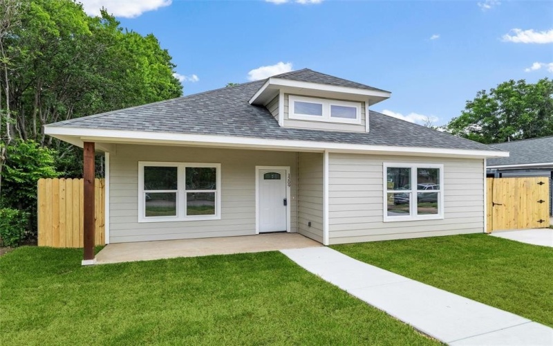 1209 E Annie Street, Fort Worth, TX 76104, 4 Bedrooms Bedrooms, ,2 BathroomsBathrooms,Residential,For Sale,1209 E Annie Street,20956805