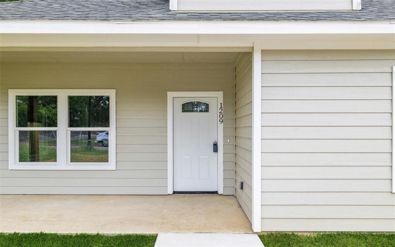 1209 E Annie Street, Fort Worth, TX 76104, 4 Bedrooms Bedrooms, ,2 BathroomsBathrooms,Residential,For Sale,1209 E Annie Street,20956805