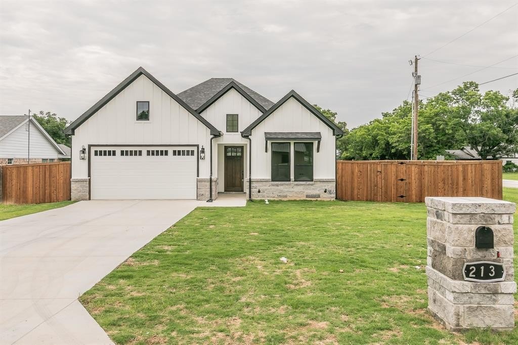 213 S Hitt Street, Boyd, TX 76023, 4 Bedrooms Bedrooms, ,2 BathroomsBathrooms,Residential,For Sale,213 S Hitt Street,20957209