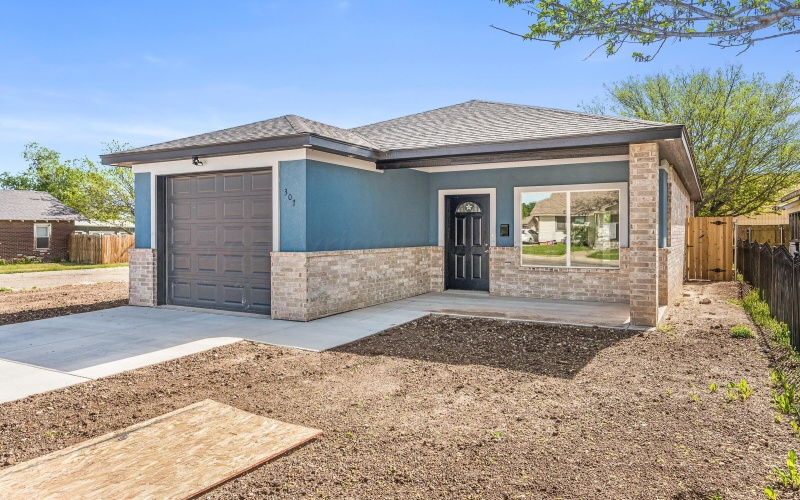 307 S TENNESSEE Street, Amarillo, TX 79106-7983, 3 Habitaciones Habitaciones , ,2 BañosBaños,Residential,En Venta,307 S TENNESSEE Street,25-3870