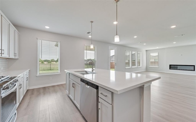 808 Hayes Court, Crowley, TX 76036, 4 Habitaciones Habitaciones , ,2 BañosBaños,Residential,En Venta,808 Hayes Court,20960236