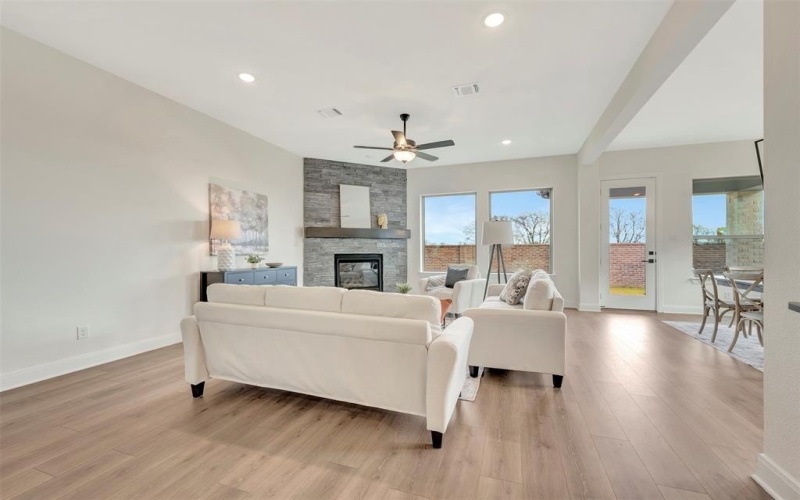 610 Long Trail, Mansfield, TX 76063, 4 Habitaciones Habitaciones , ,3 BañosBaños,Residential,En Venta,610 Long Trail,0,20960399