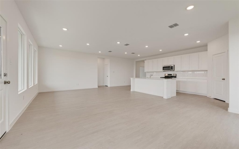 129 Loving Trail, Justin, TX 76247, 4 Bedrooms Bedrooms, ,3 BathroomsBathrooms,Residential,For Sale,129 Loving Trail,20960663