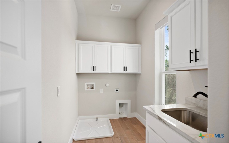 20029 Continental Drive, Lago Vista, TX 78645, 3 Habitaciones Habitaciones , ,2 BañosBaños,Residential,En Venta,20029 Continental Drive,582290