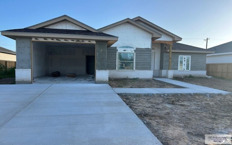 32711 JORGE ST, LOS FRESNOS, TX 78566, 4 Habitaciones Habitaciones , ,2 BañosBaños,Residential,En Venta,32711 JORGE ST,29765787
