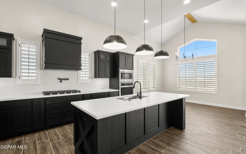 312 EMERALD SPACE Place, El Paso, TX 79928, 5 Habitaciones Habitaciones , ,3 BañosBaños,Residential,En Venta,312 EMERALD SPACE Place,924050