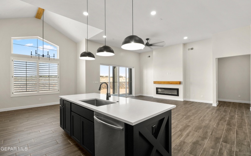 312 EMERALD SPACE Place, El Paso, TX 79928, 5 Habitaciones Habitaciones , ,3 BañosBaños,Residential,En Venta,312 EMERALD SPACE Place,924050