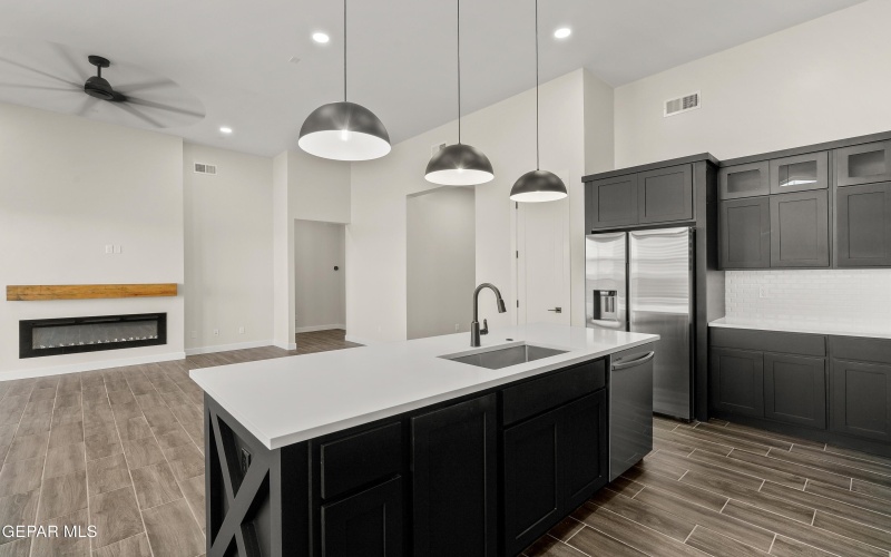312 EMERALD SPACE Place, El Paso, TX 79928, 5 Habitaciones Habitaciones , ,3 BañosBaños,Residential,En Venta,312 EMERALD SPACE Place,924050