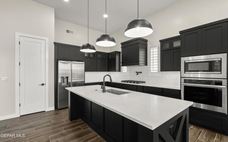312 EMERALD SPACE Place, El Paso, TX 79928, 5 Habitaciones Habitaciones , ,3 BañosBaños,Residential,En Venta,312 EMERALD SPACE Place,924050