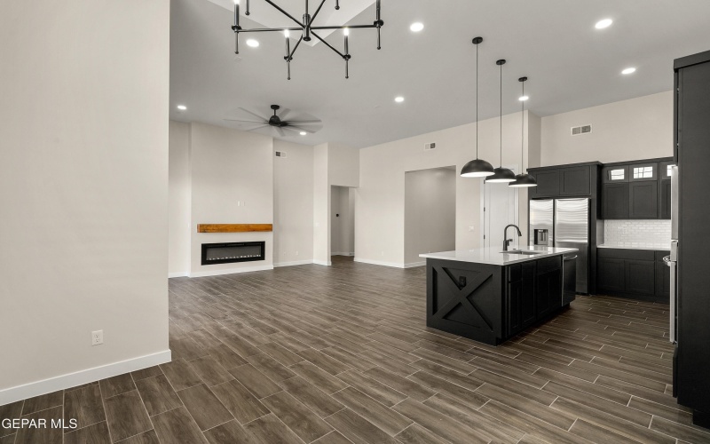 312 EMERALD SPACE Place, El Paso, TX 79928, 5 Habitaciones Habitaciones , ,3 BañosBaños,Residential,En Venta,312 EMERALD SPACE Place,924050