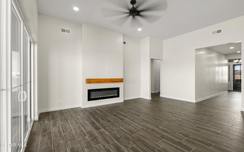 312 EMERALD SPACE Place, El Paso, TX 79928, 5 Habitaciones Habitaciones , ,3 BañosBaños,Residential,En Venta,312 EMERALD SPACE Place,924050