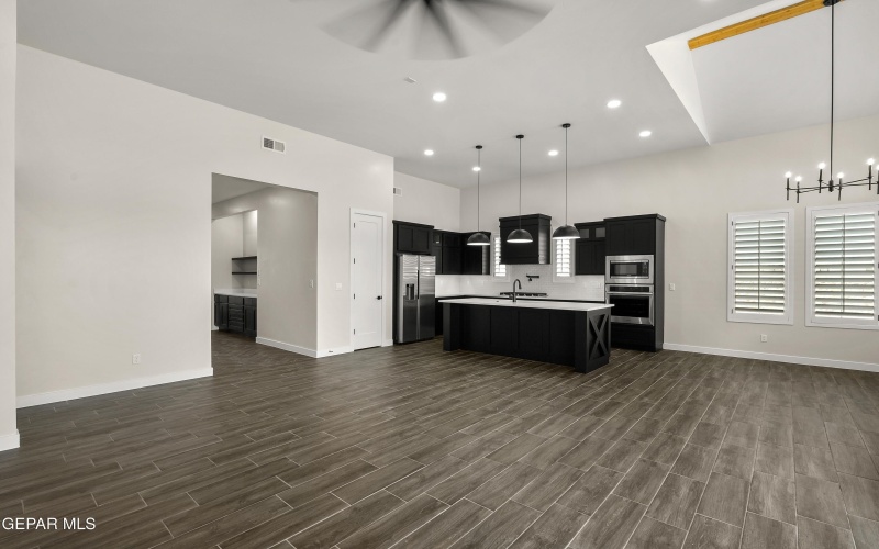 312 EMERALD SPACE Place, El Paso, TX 79928, 5 Habitaciones Habitaciones , ,3 BañosBaños,Residential,En Venta,312 EMERALD SPACE Place,924050