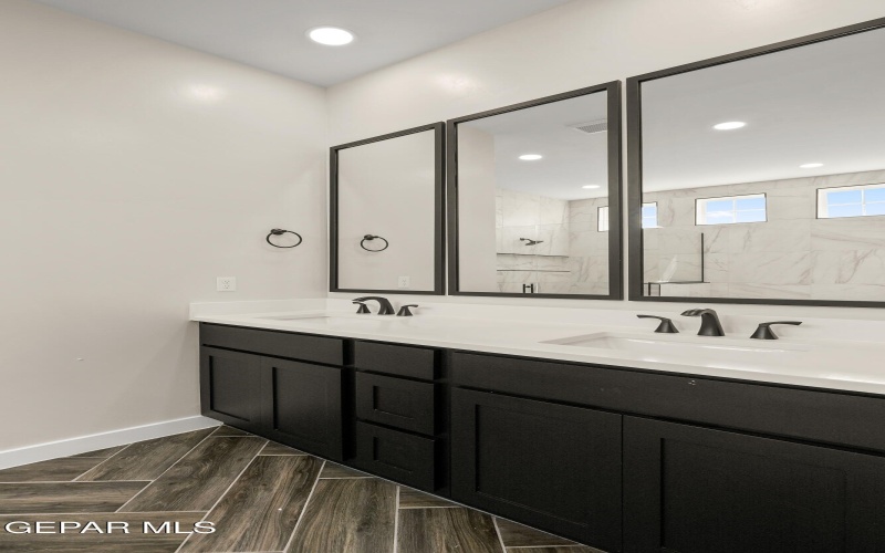 312 EMERALD SPACE Place, El Paso, TX 79928, 5 Habitaciones Habitaciones , ,3 BañosBaños,Residential,En Venta,312 EMERALD SPACE Place,924050