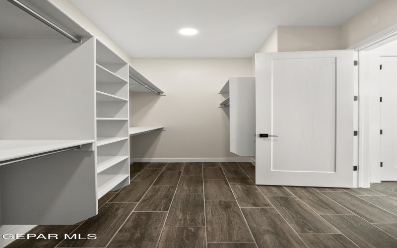 312 EMERALD SPACE Place, El Paso, TX 79928, 5 Habitaciones Habitaciones , ,3 BañosBaños,Residential,En Venta,312 EMERALD SPACE Place,924050