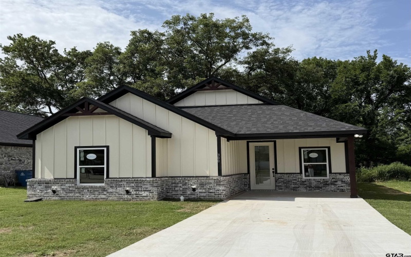 300 Roden Avenue, Gladewater, TX 75647, 3 Habitaciones Habitaciones , ,2 BañosBaños,Residential,En Venta,300 Roden Avenue,25008614