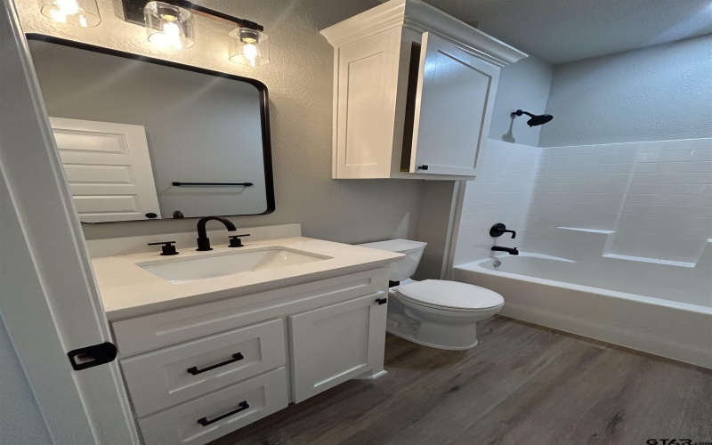 300 Roden Avenue, Gladewater, TX 75647, 3 Habitaciones Habitaciones , ,2 BañosBaños,Residential,En Venta,300 Roden Avenue,25008614