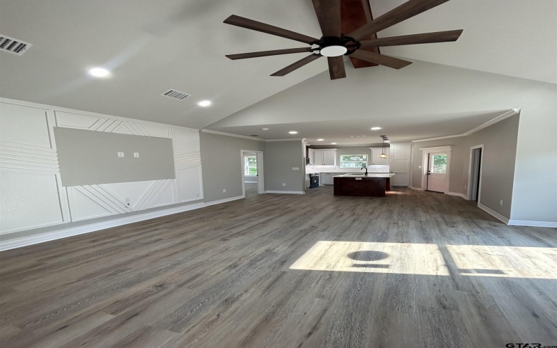300 Roden Avenue, Gladewater, TX 75647, 3 Habitaciones Habitaciones , ,2 BañosBaños,Residential,En Venta,300 Roden Avenue,25008614