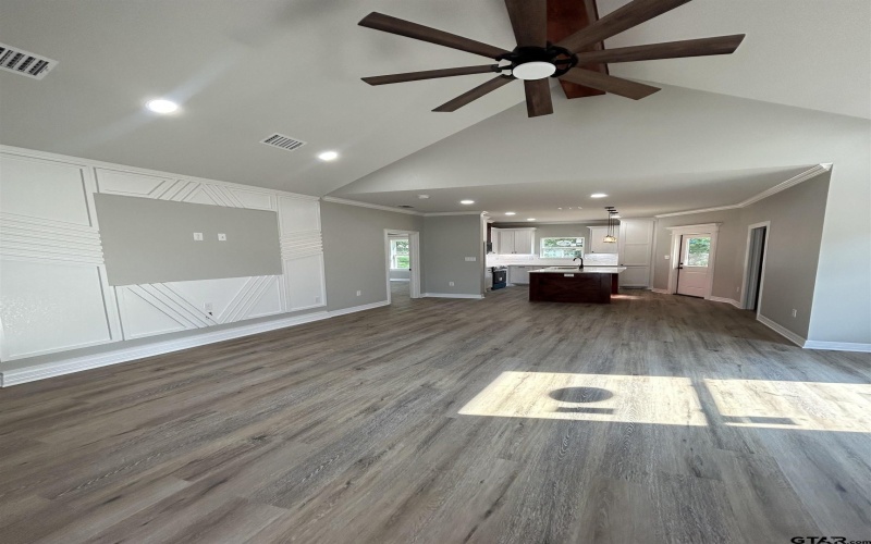 300 Roden Avenue, Gladewater, TX 75647, 3 Habitaciones Habitaciones , ,2 BañosBaños,Residential,En Venta,300 Roden Avenue,25008614