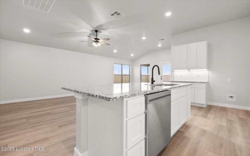 2316 133rd Street, Lubbock, TX 79423, 4 Habitaciones Habitaciones , ,2 BañosBaños,Residential,En Venta,2316 133rd Street,202555902