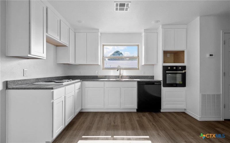 506 E Avenue R, Belton, TX 76513, 3 Habitaciones Habitaciones , ,2 BañosBaños,Residential,En Venta,506 E Avenue R,0,582431