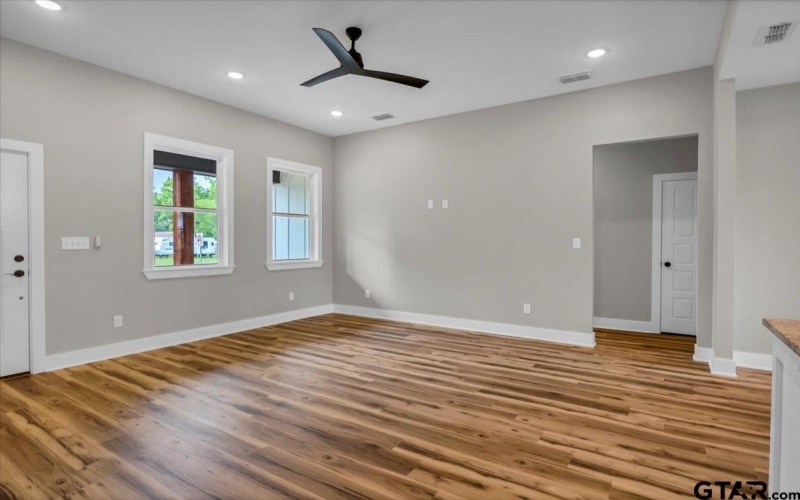 1002 E Main St, Whitehouse, TX 75791, 3 Bedrooms Bedrooms, ,2 BathroomsBathrooms,Residential,For Sale,1002 E Main St,0,25008696
