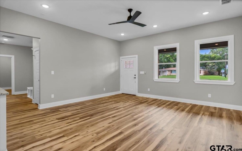 1002 E Main St, Whitehouse, TX 75791, 3 Bedrooms Bedrooms, ,2 BathroomsBathrooms,Residential,For Sale,1002 E Main St,0,25008696
