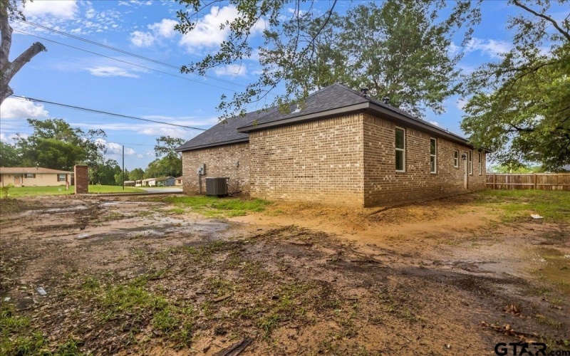 1002 E Main St, Whitehouse, TX 75791, 3 Bedrooms Bedrooms, ,2 BathroomsBathrooms,Residential,For Sale,1002 E Main St,0,25008696