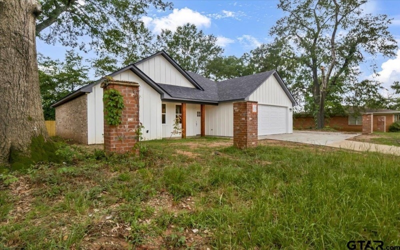 1002 E Main St, Whitehouse, TX 75791, 3 Bedrooms Bedrooms, ,2 BathroomsBathrooms,Residential,For Sale,1002 E Main St,0,25008696