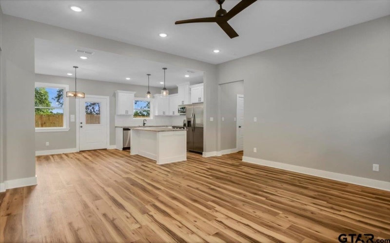 1002 E Main St, Whitehouse, TX 75791, 3 Bedrooms Bedrooms, ,2 BathroomsBathrooms,Residential,For Sale,1002 E Main St,0,25008696