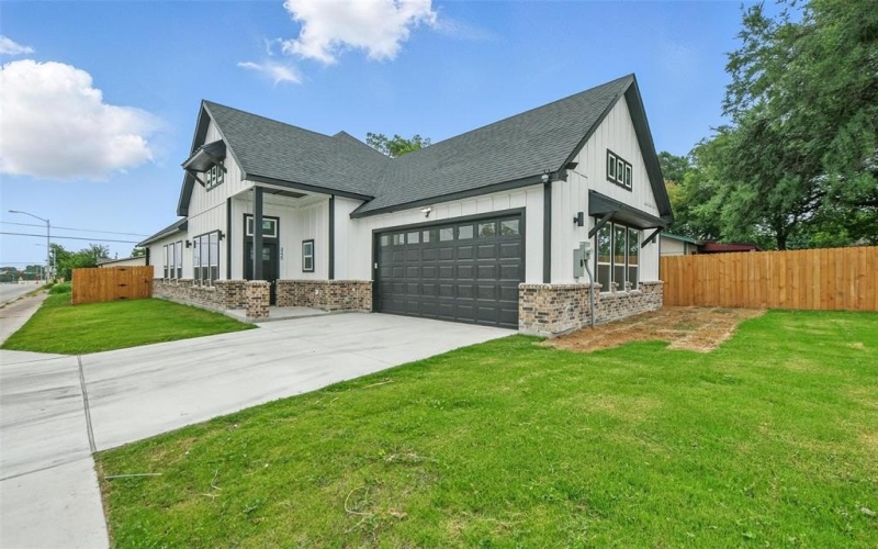 3220 N Houston, Fort Worth, TX 76106, 3 Bedrooms Bedrooms, ,2 BathroomsBathrooms,Residential,For Sale,3220 N Houston,0,20909579