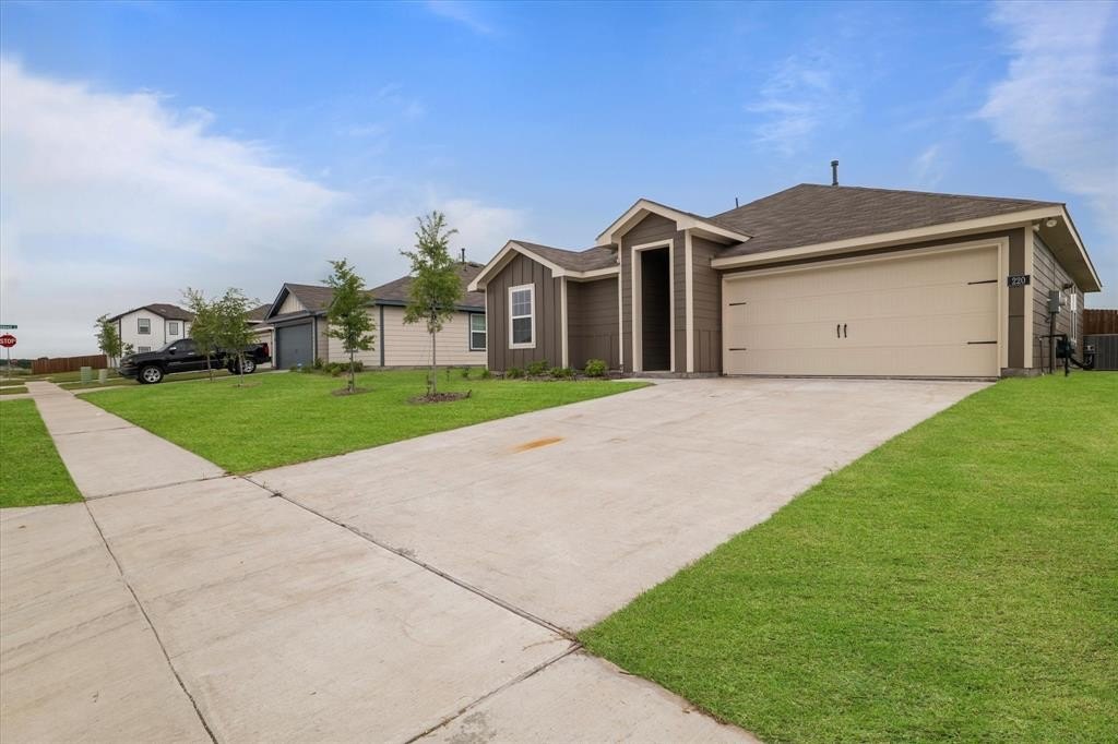 220 Weatherboard Drive, Nevada, TX 75173, 3 Bedrooms Bedrooms, ,2 BathroomsBathrooms,Residential,For Sale,220 Weatherboard Drive,20948929