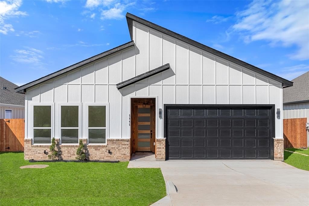 5845 Black Pine Circle, Granbury, TX 76048, 3 Bedrooms Bedrooms, ,2 BathroomsBathrooms,Residential,For Sale,5845 Black Pine Circle,20955596
