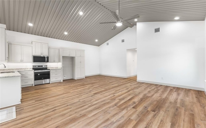 1109 E Navarro Avenue, Mart, TX 76664, 3 Bedrooms Bedrooms, ,2 BathroomsBathrooms,Residential,For Sale,1109 E Navarro Avenue,20961014