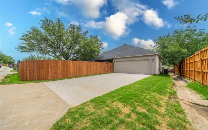 2021 Ash Hill Road, Carrollton, TX 75007, 3 Habitaciones Habitaciones , ,2 BañosBaños,Residential,En Venta,2021 Ash Hill Road,0,20961320