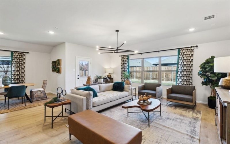 527 Forest Haven Boulevard, Van Alstyne, TX 75495, 4 Habitaciones Habitaciones , ,2 BañosBaños,Residential,En Venta,527 Forest Haven Boulevard,20961606