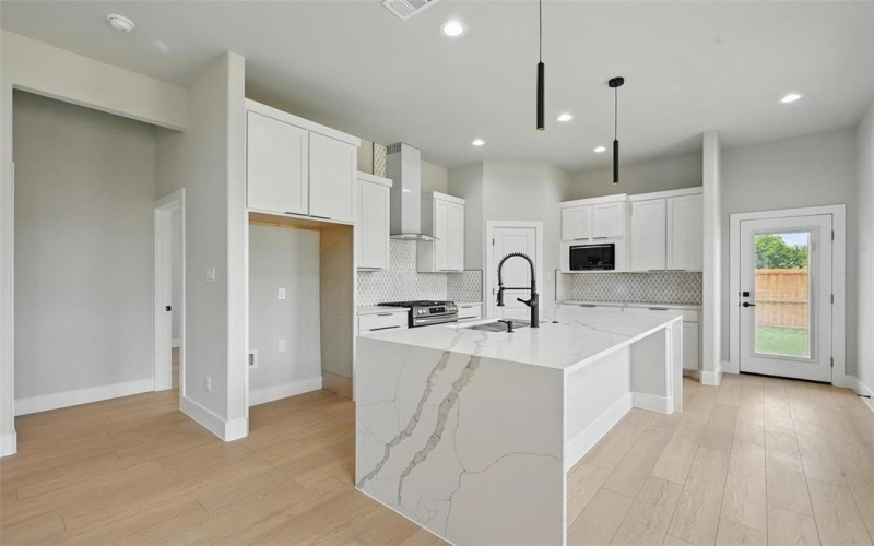 1901 Varsity Drive, Grand Prairie, TX 75051, 4 Bedrooms Bedrooms, ,3 BathroomsBathrooms,Residential,For Sale,1901 Varsity Drive,20962471