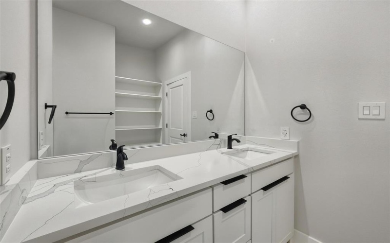 1901 Varsity Drive, Grand Prairie, TX 75051, 4 Bedrooms Bedrooms, ,3 BathroomsBathrooms,Residential,For Sale,1901 Varsity Drive,20962471